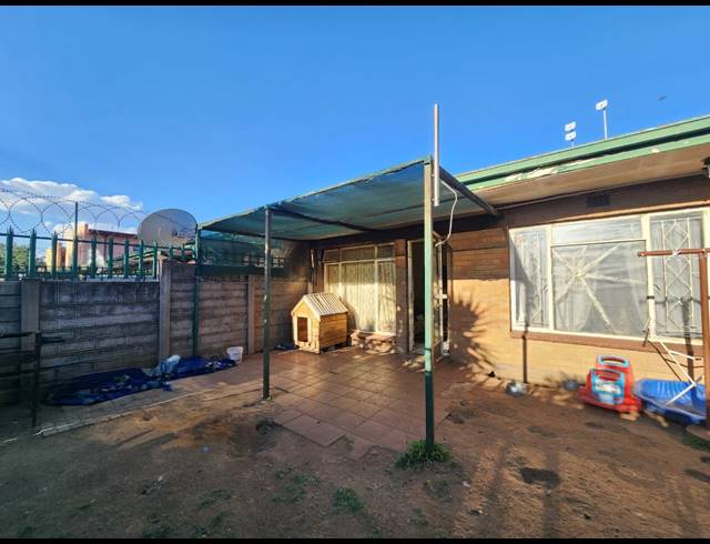 1 BEDROOM FLAT FOR SALE IN VANDERBIJLPARK CE 2